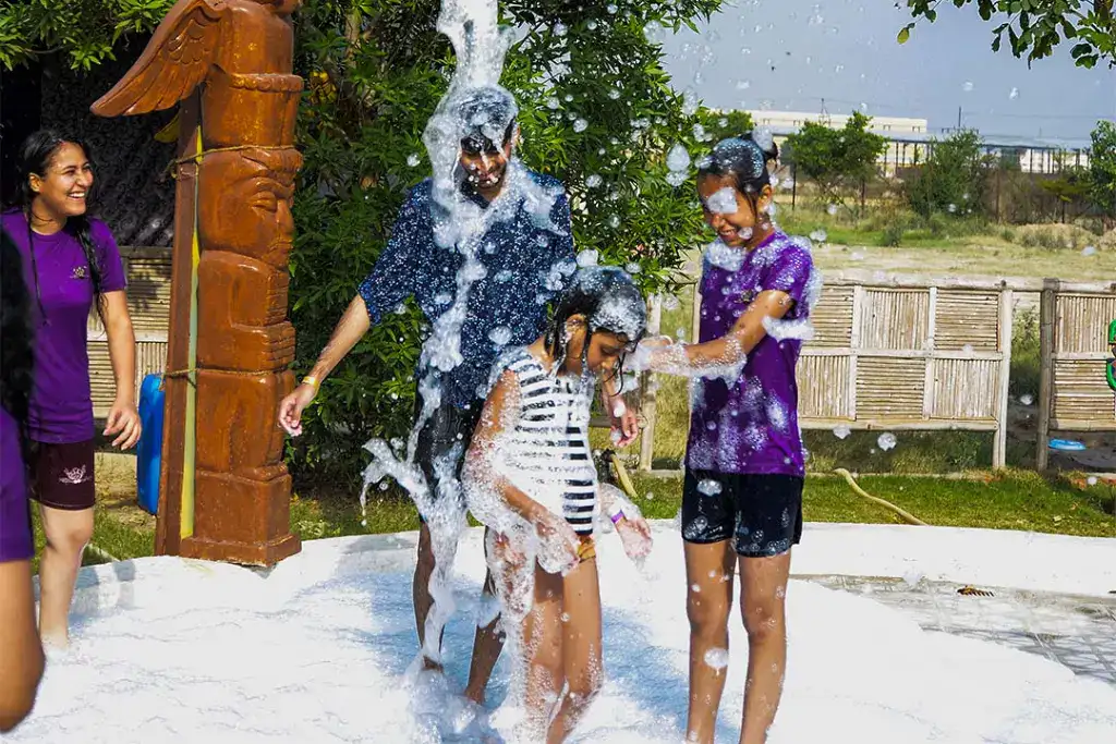 Foam Dance at Mojoland